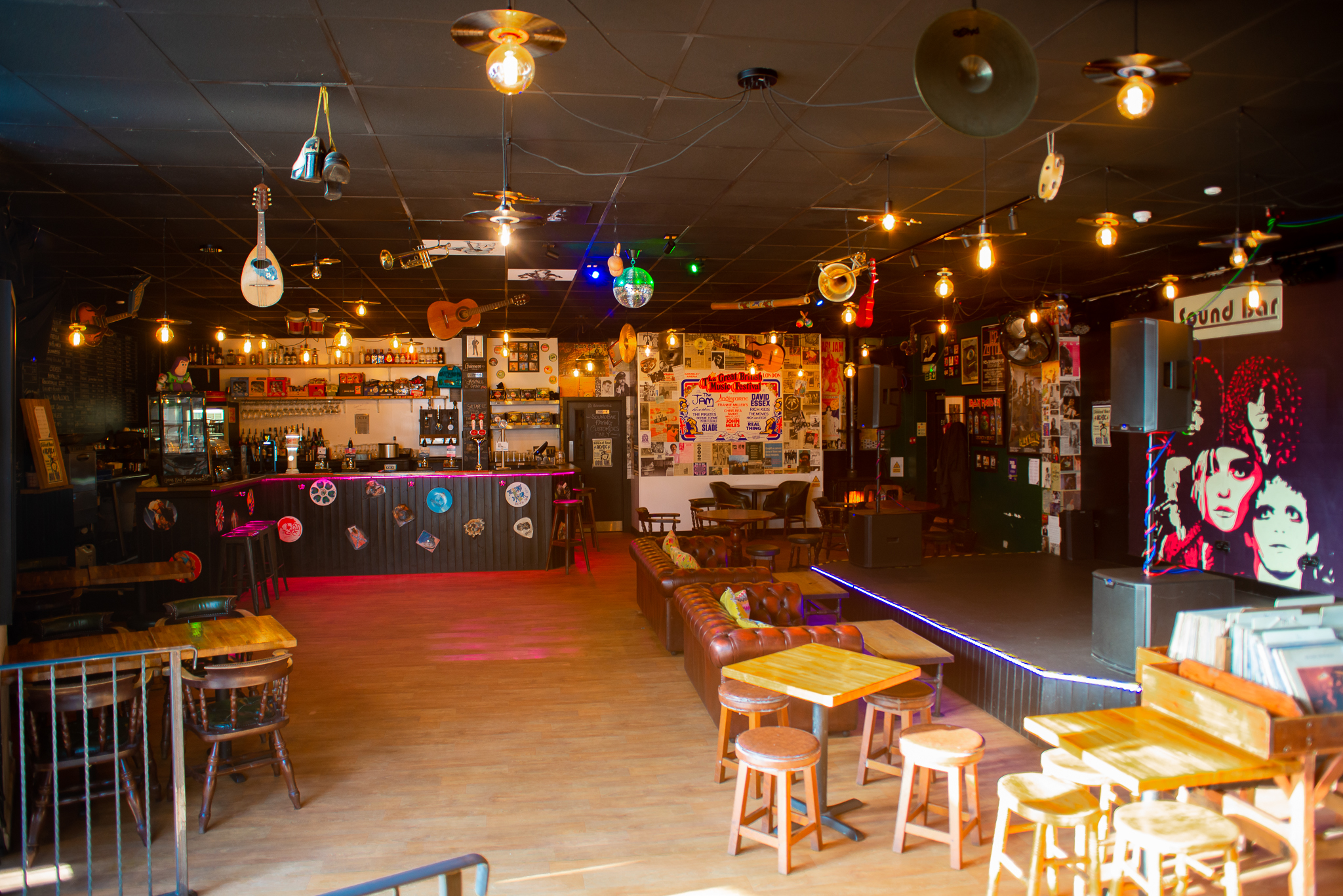 Photo of the new Sound Bar interior
